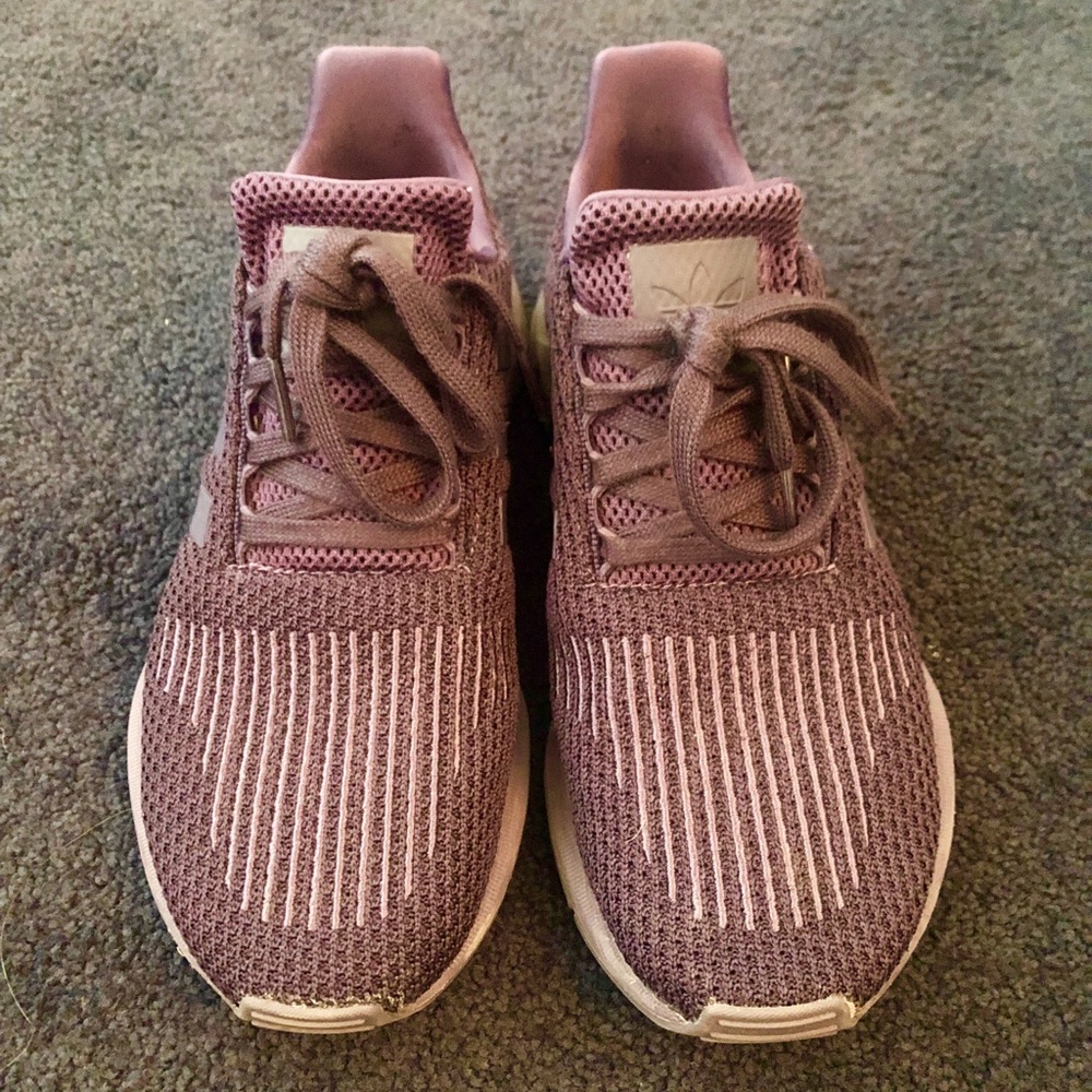 Adidas Swift Run Sneaker Size 6.5